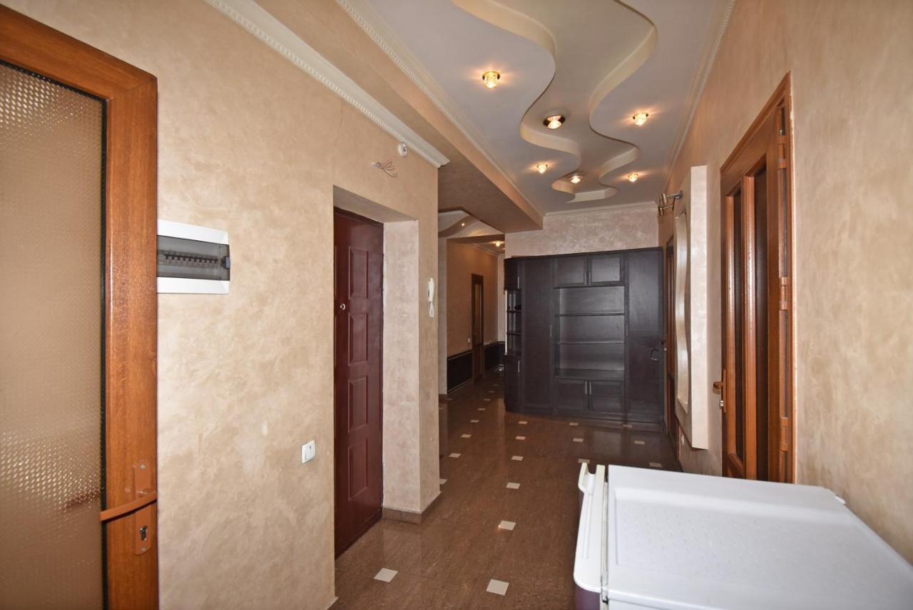 Armenak Apartment 5-Комнатная Erevan Esterno foto