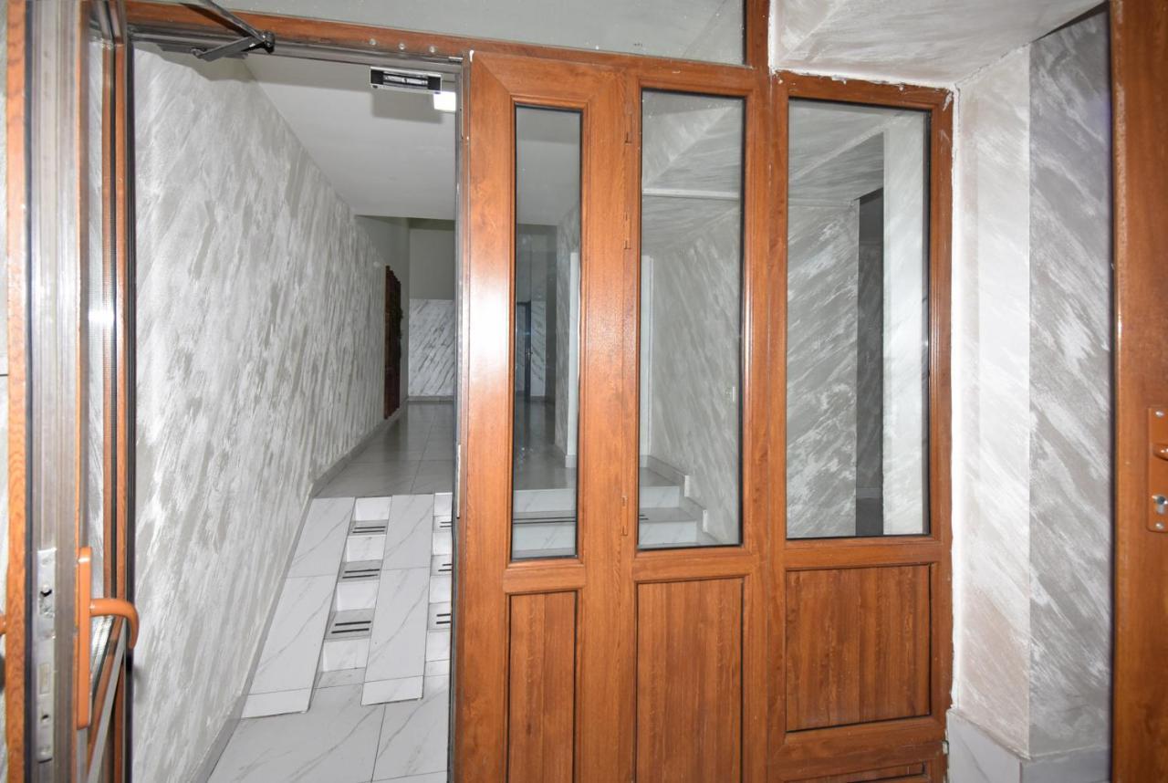 Armenak Apartment 5-Комнатная Erevan Esterno foto