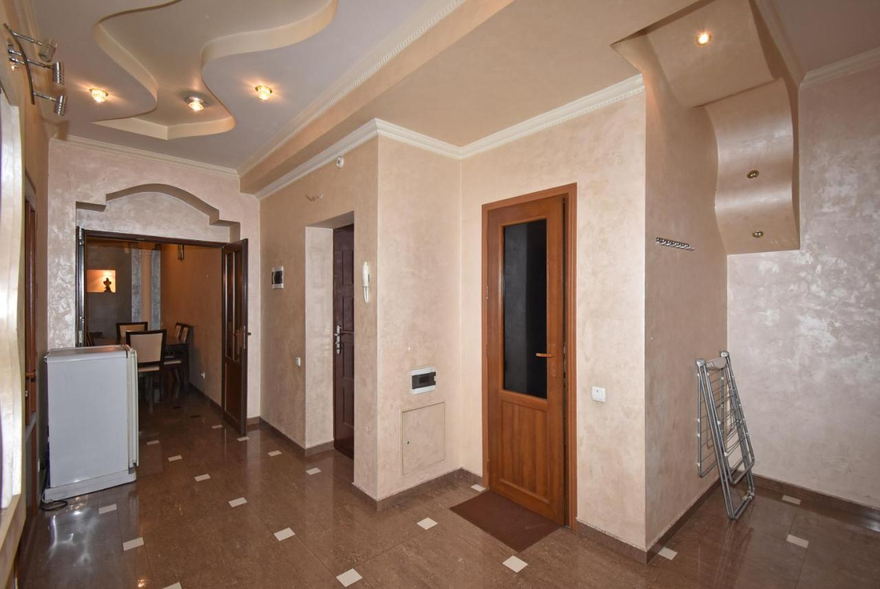 Armenak Apartment 5-Комнатная Erevan Esterno foto
