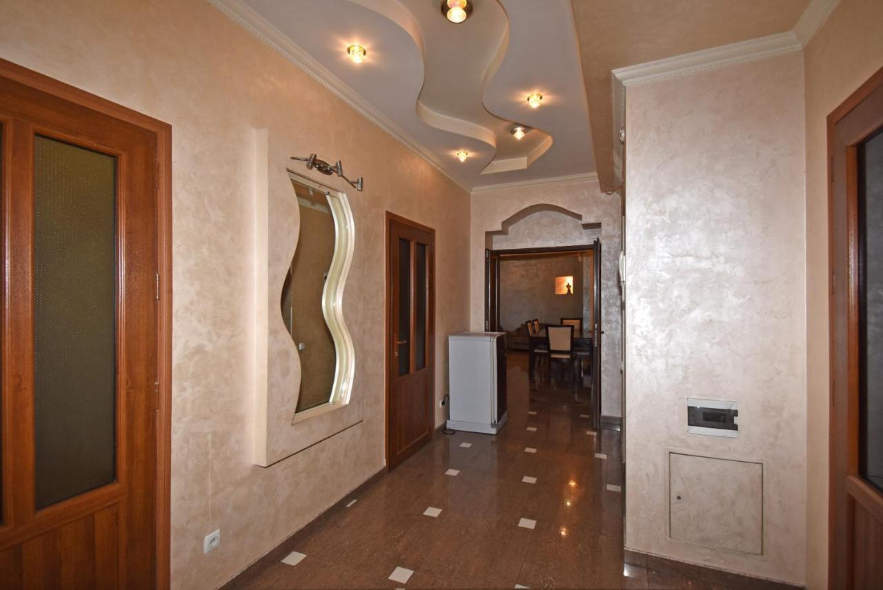 Armenak Apartment 5-Комнатная Erevan Esterno foto