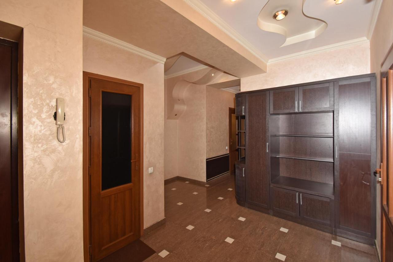 Armenak Apartment 5-Комнатная Erevan Esterno foto