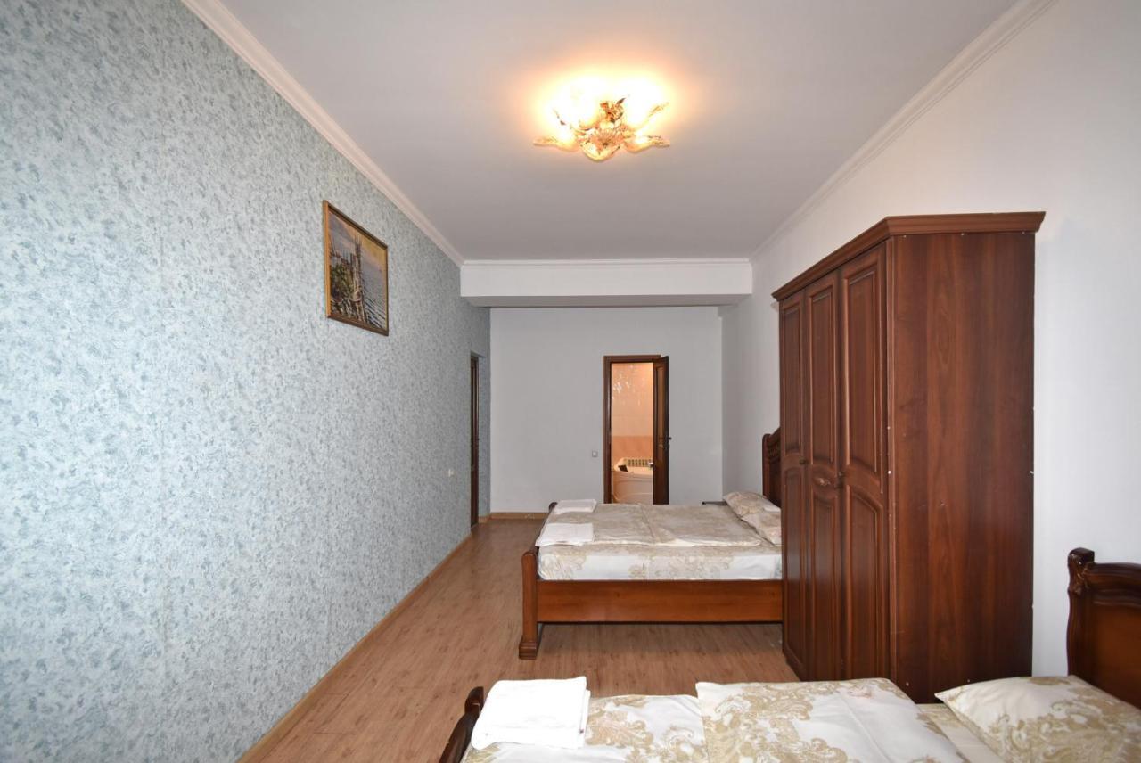 Armenak Apartment 5-Комнатная Erevan Esterno foto