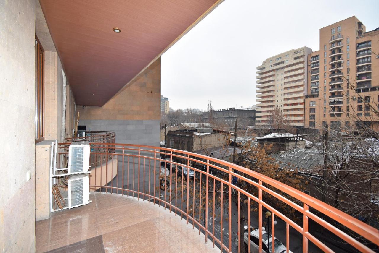 Armenak Apartment 5-Комнатная Erevan Esterno foto