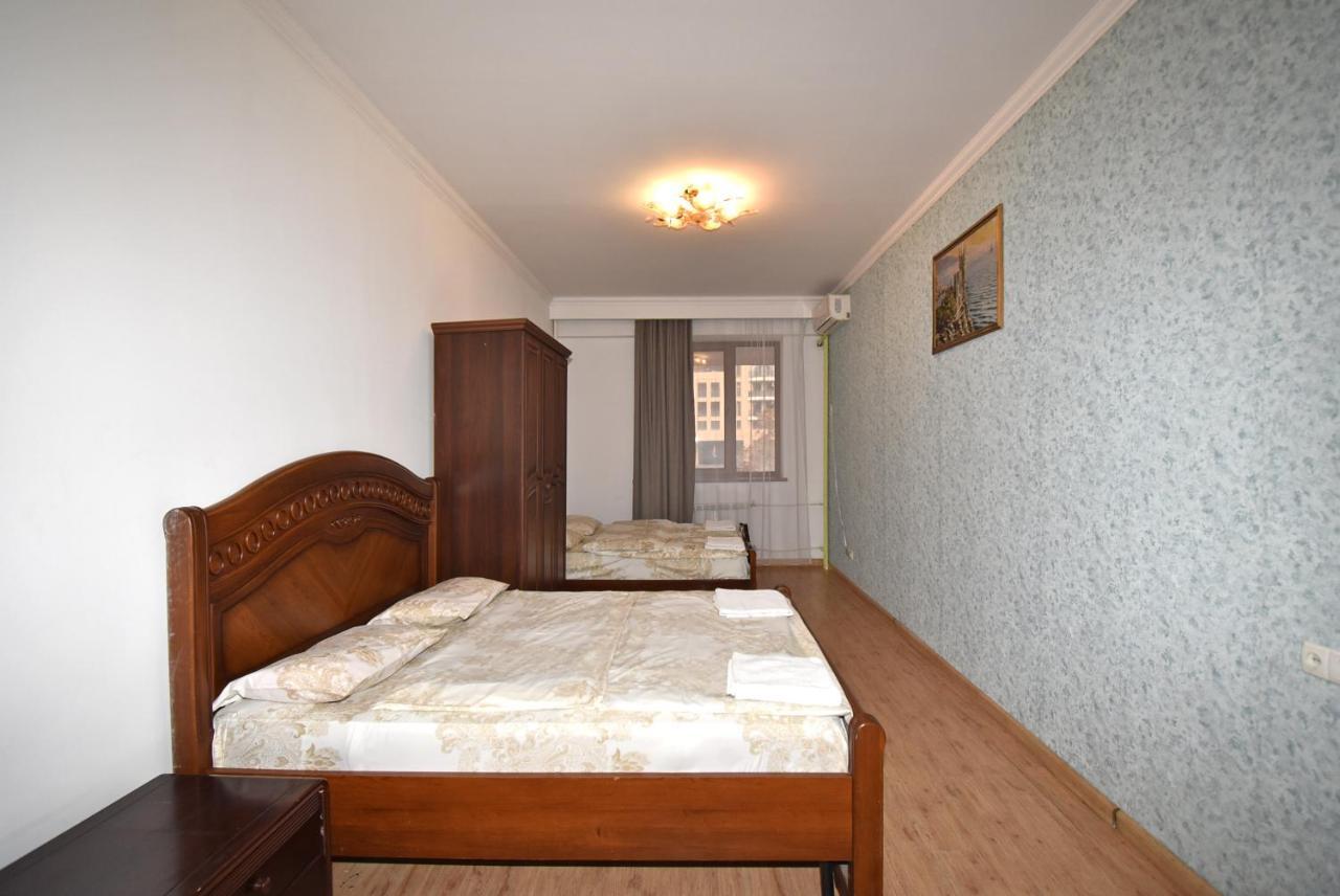 Armenak Apartment 5-Комнатная Erevan Esterno foto