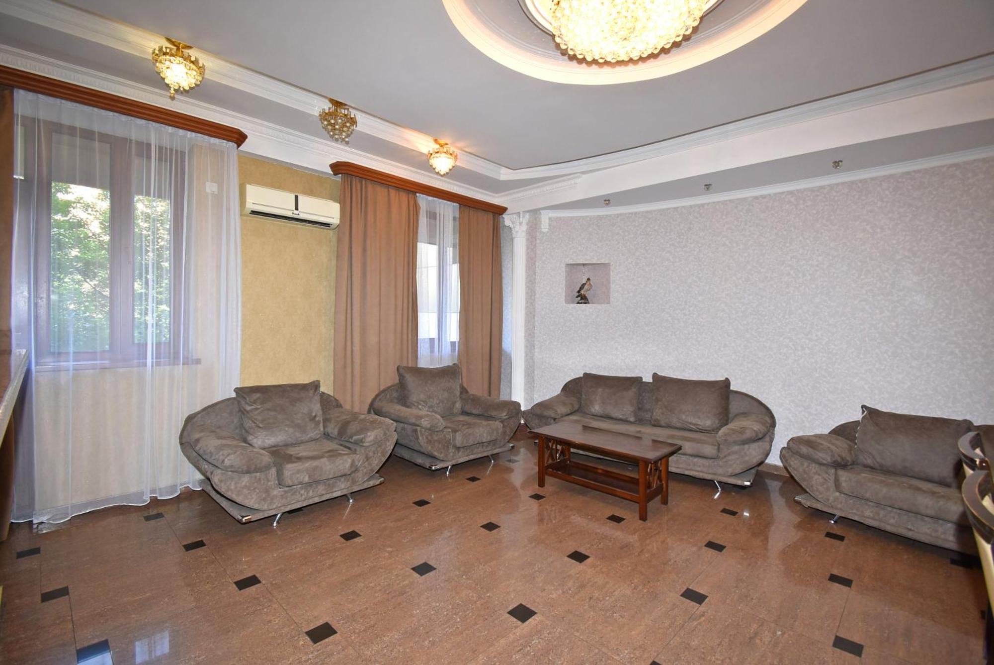 Armenak Apartment 5-Комнатная Erevan Esterno foto